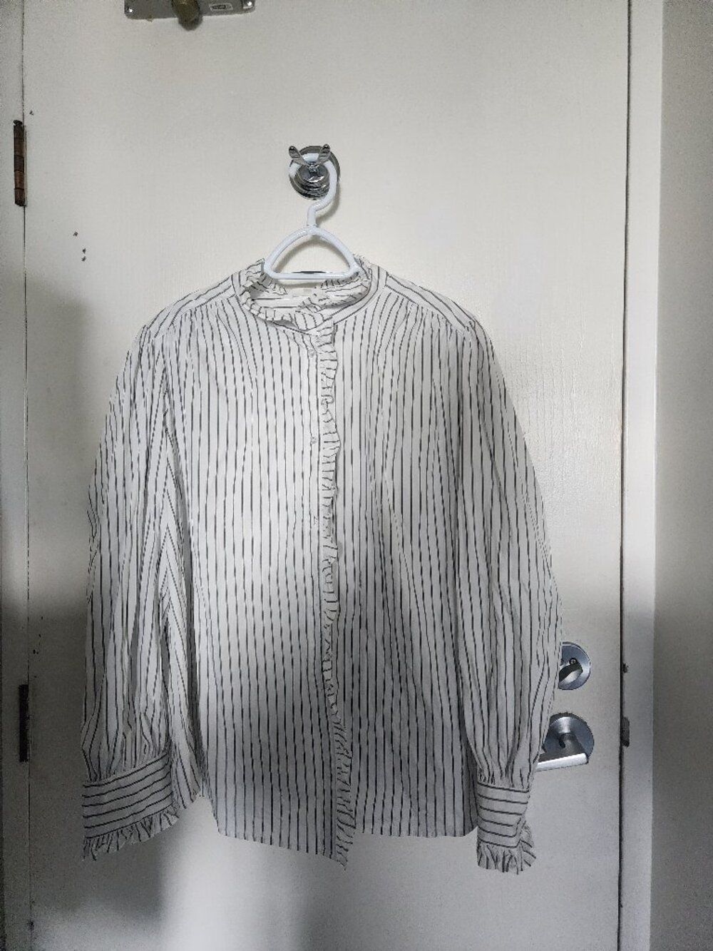H&M Ruffle Trimmed Blouse